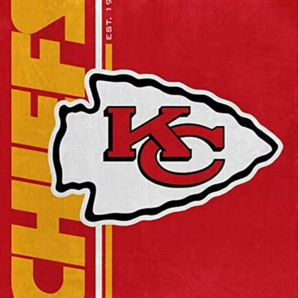 KANSAS CITY CHIEFS  60" x 80" BLANKET/COVERUP - Picture 4 of 6